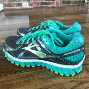 Brooke Adrenaline GTS 16 women’s size 9.5 B